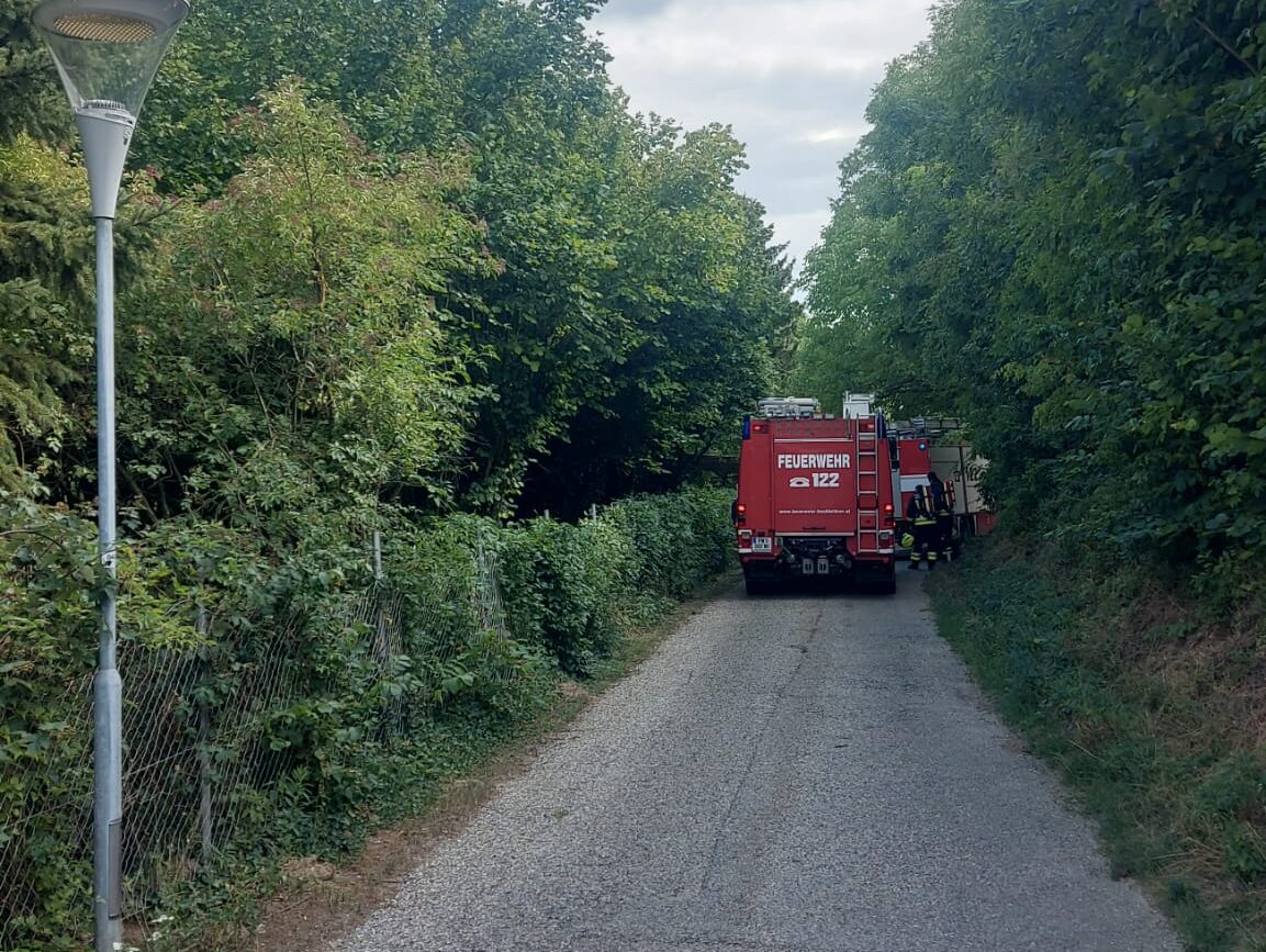 B3 Gebäudebrand – Rauch aus Dach